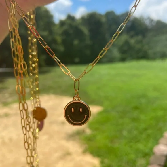 Golf smiley face necklace - Picture 1 of 7